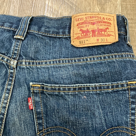 Women’s Levi’s 511 Skinny Shorts Size 31 - Picture 3 of 4